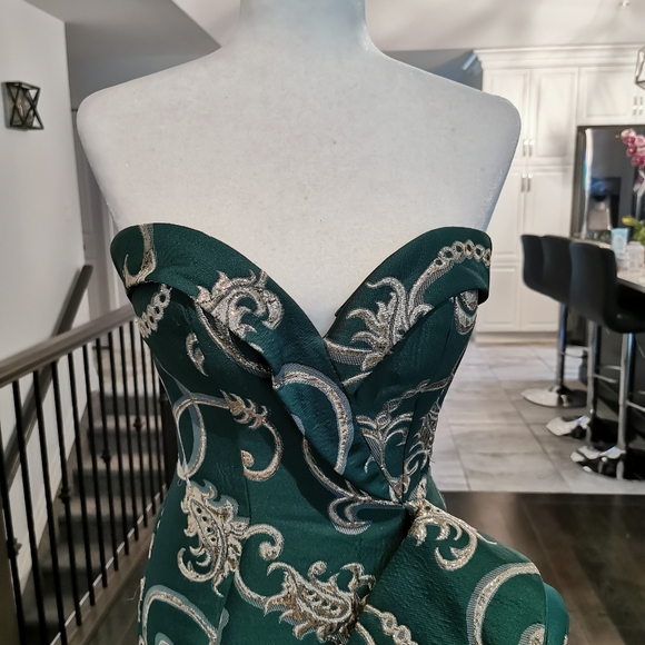 Couture mermaid dress with train - Picture 2 of 4